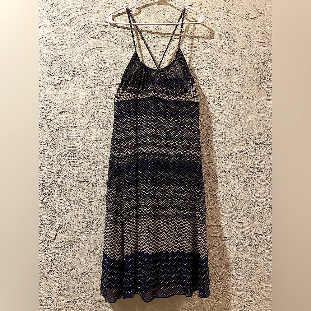 Banana Republic size 10 lightweight, cross back, summer dress with scoop neck